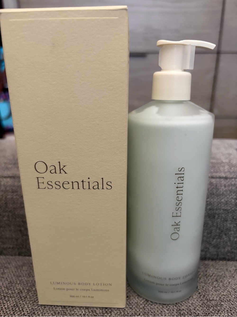 OAK ESSENTIALS - Luminous Body Lotion, 300 ml / 10 fl oz